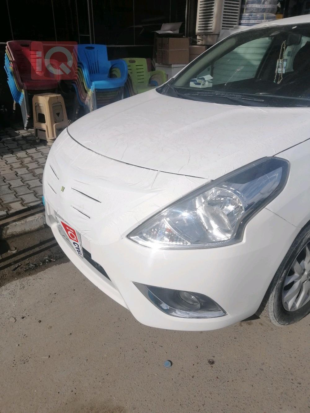 نيسان فيرسا